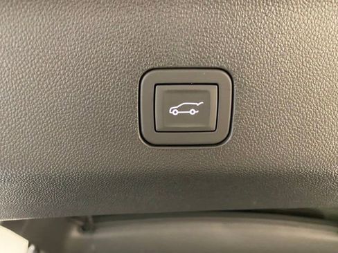New 2025 Chevrolet Suburban Premier AWD/4WD image 11