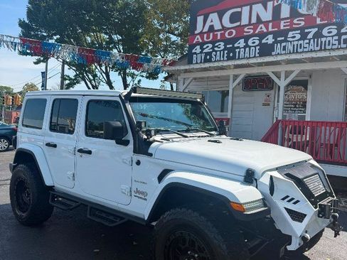 Used 2018 Jeep Wrangler Unlimited Sahara AWD/4WD image 3