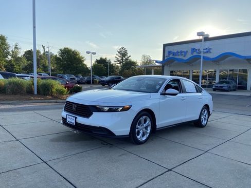 Used 2025 Honda Accord LX image 4