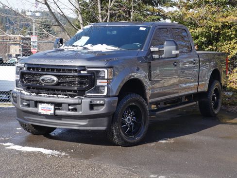 Certified 2022 Ford F250 Lariat w/ Black Appearance Package image 2