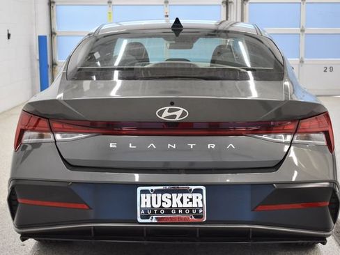 Used 2025 Hyundai Elantra SEL FWD image 11
