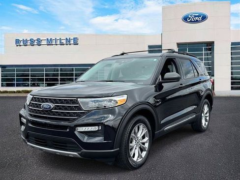 Used 2023 Ford Explorer XLT w/ Equipment Group 202A image 6