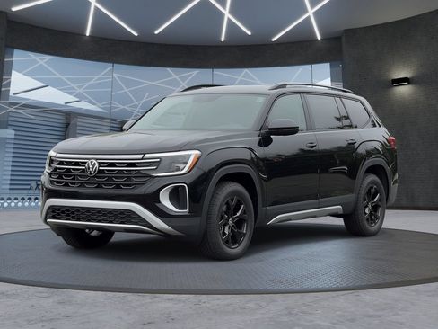 New 2026 Volkswagen Atlas Peak Edition AWD/4WD image 2