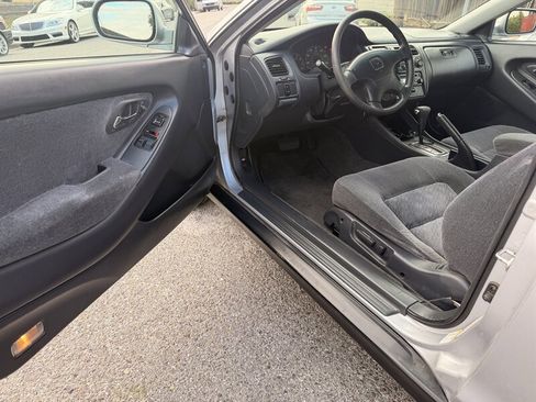 Used 2001 Honda Accord LX image 9