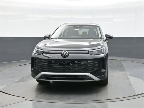 New 2026 Volkswagen Tiguan SE image 2