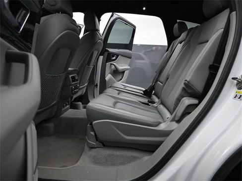 Used 2018 Audi Q7 3.0T Prestige image 11