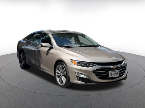 Used 2024 Chevrolet Malibu LT image 3