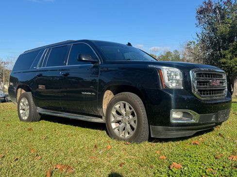 Used 2019 GMC Yukon XL SLT w/ Open Road Package image 2