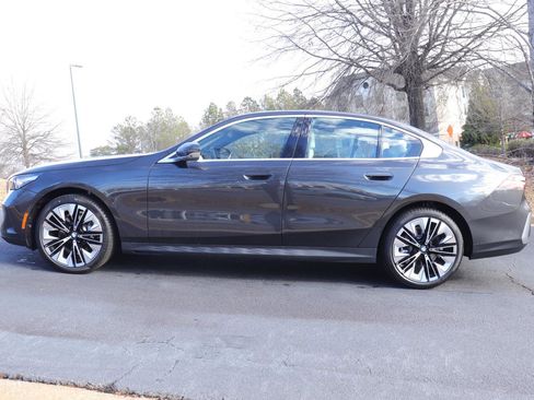 Used 2025 BMW 530i w/ Executive Package image 4