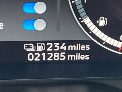 Used 2024 Mitsubishi Outlander 4WD Plug-In Hybrid image 17