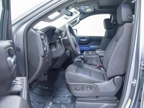 Used 2023 Chevrolet Silverado 1500 Custom image 2