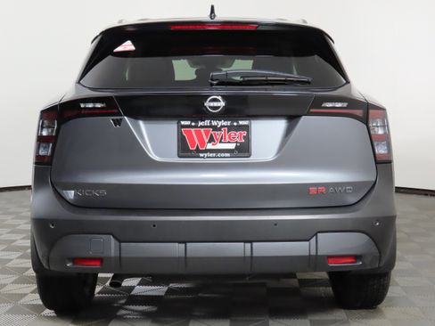 Certified 2025 Nissan Kicks SR image 40