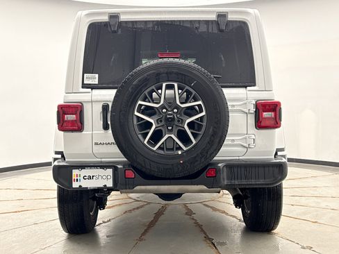 Used 2025 Jeep Wrangler Unlimited Sahara image 4