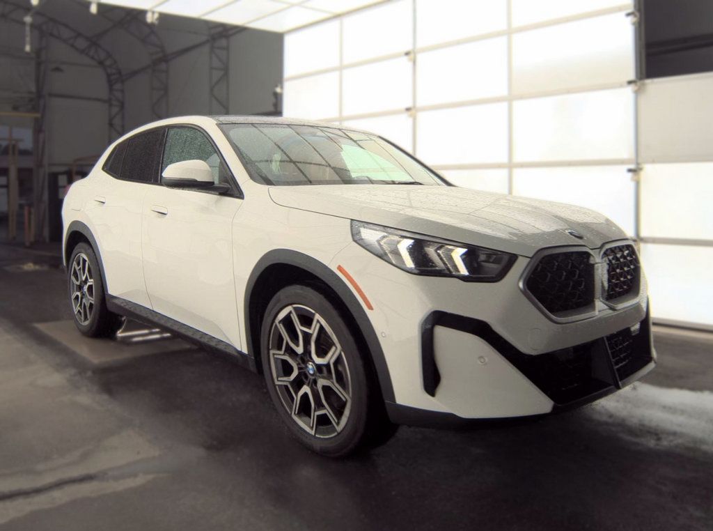 Used 2025 BMW X2 xDrive28i AWD/4WD image 1