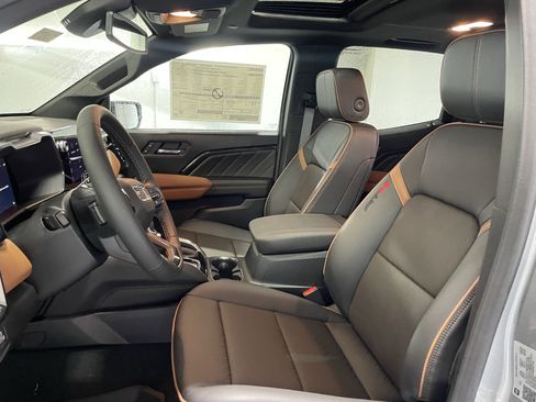 New 2025 GMC Canyon AT4 w/ Nightfall Edition image 11