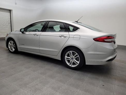 Used 2018 Ford Fusion SE image 3