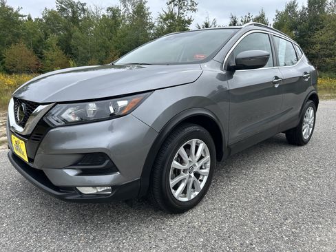 Used 2022 Nissan Rogue Sport SV AWD/4WD image 1