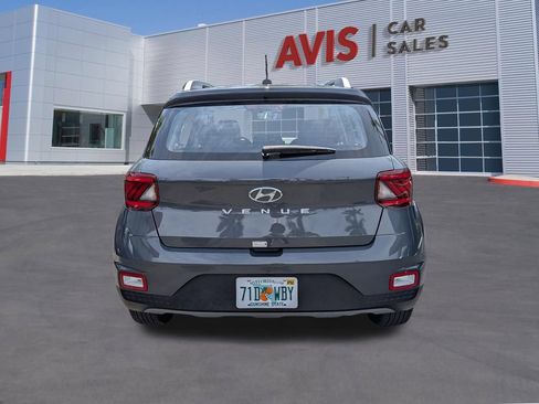 Used 2025 Hyundai Venue SEL FWD image 9