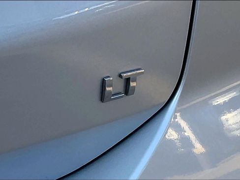 Used 2021 Chevrolet Equinox LT FWD image 9