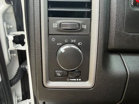 Used 2021 RAM 1500 Tradesman w/ Chrome Appearance Group RWD image 12