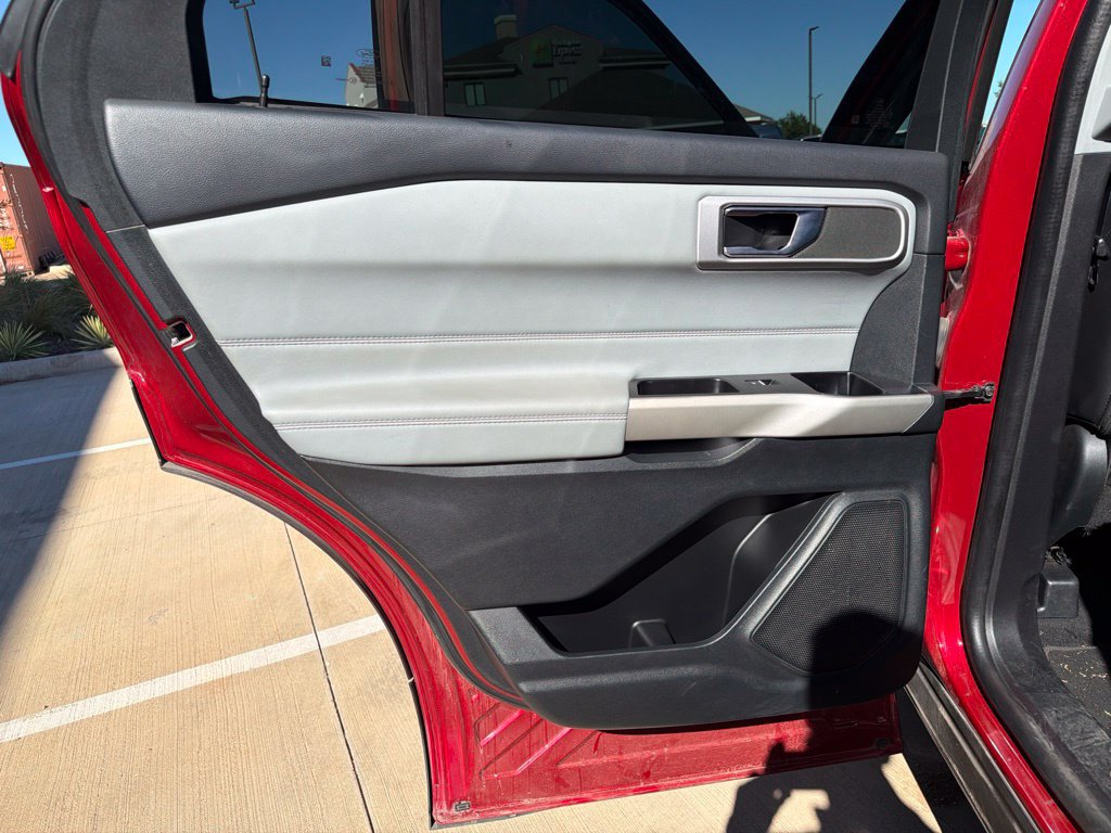 Used 2022 Ford Explorer XLT w/ Equipment Group 202A AWD/4WD image 16
