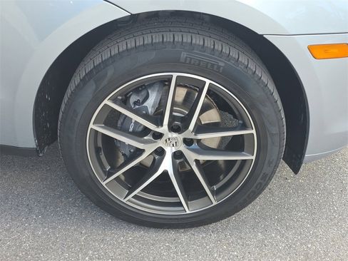 Used 2025 Porsche Macan image 13