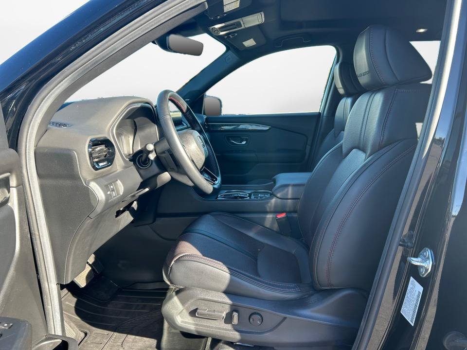 Certified 2025 Honda Pilot Black Edition image 9