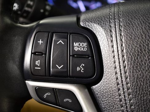 Used 2017 Toyota Highlander Limited image 26