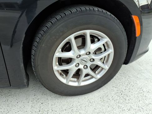 Used 2023 Chrysler Pacifica Touring-L image 6