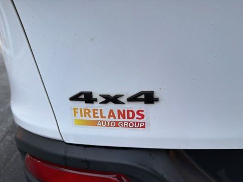 Used 2016 Jeep Cherokee Latitude w/ Cold Weather Group image 9