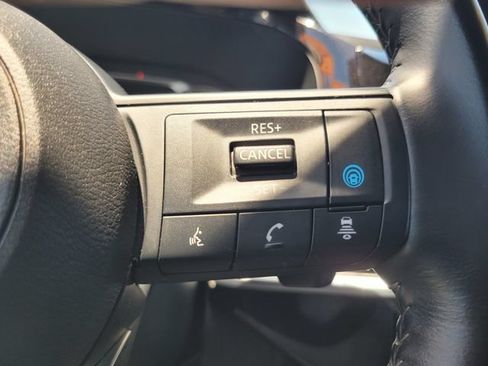 Certified 2025 Nissan Pathfinder SV FWD image 27