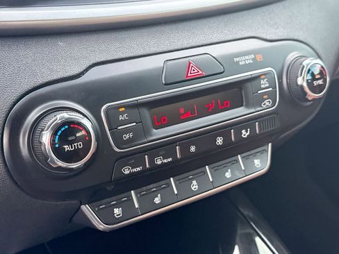 Used 2019 Kia Sorento SX image 22