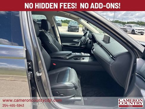 Used 2025 Genesis GV70 2.5T AWD/4WD image 16