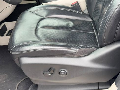 Used 2022 Chrysler Pacifica Touring-L FWD image 27