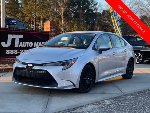 Used 2022 Toyota Corolla LE image 3