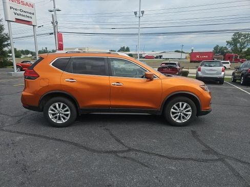 Used 2017 Nissan Rogue SV AWD/4WD image 8