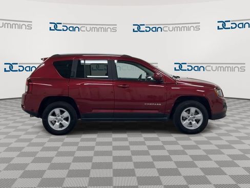 Used 2017 Jeep Compass Latitude FWD image 9