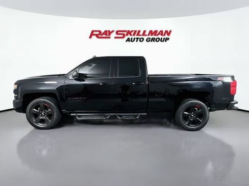 Used 2018 Chevrolet Silverado 1500 LT w/ Redline Edition AWD/4WD image 4