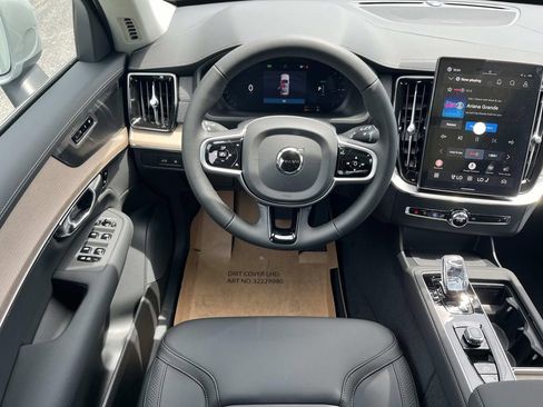 New 2026 Volvo XC90 T8 Plus w/ Protection Package Premier AWD/4WD image 14