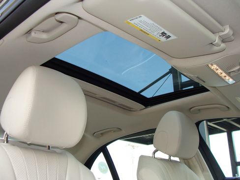 Used 2018 Mercedes-Benz E 300 E 300 image 12