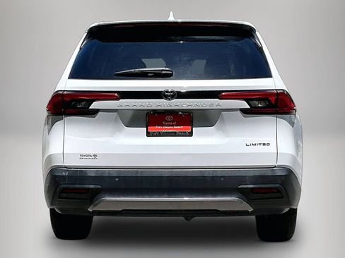 Used 2024 Toyota Grand Highlander FWD image 6