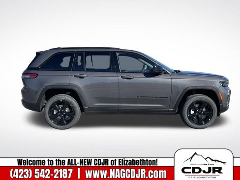 New 2025 Jeep Grand Cherokee Altitude image 2