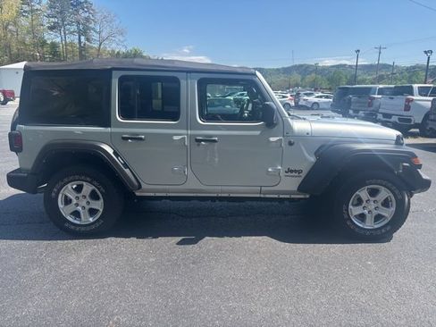 Used 2022 Jeep Wrangler Unlimited Sport AWD/4WD image 3