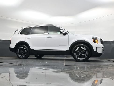 Used 2025 Kia Telluride S FWD image 41