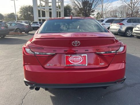 Used 2025 Toyota Camry SE image 6