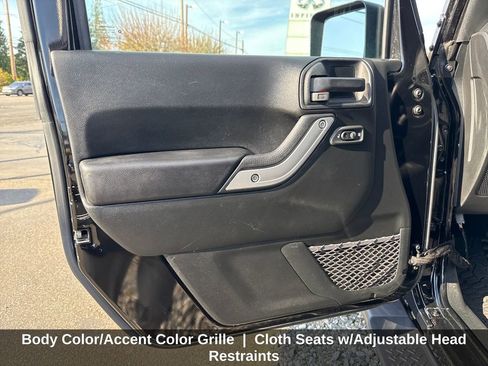 Used 2018 Jeep Wrangler Unlimited Sahara w/ Connectivity Group AWD/4WD image 11