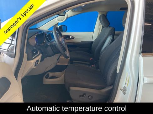 Used 2023 Chrysler Voyager LX FWD image 10