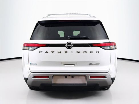 Used 2025 Nissan Pathfinder SL AWD/4WD image 6