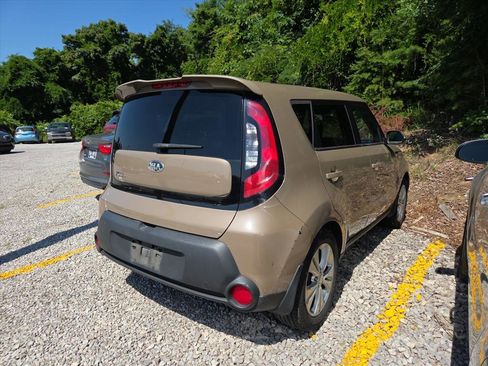 Used 2014 Kia Soul + FWD image 4