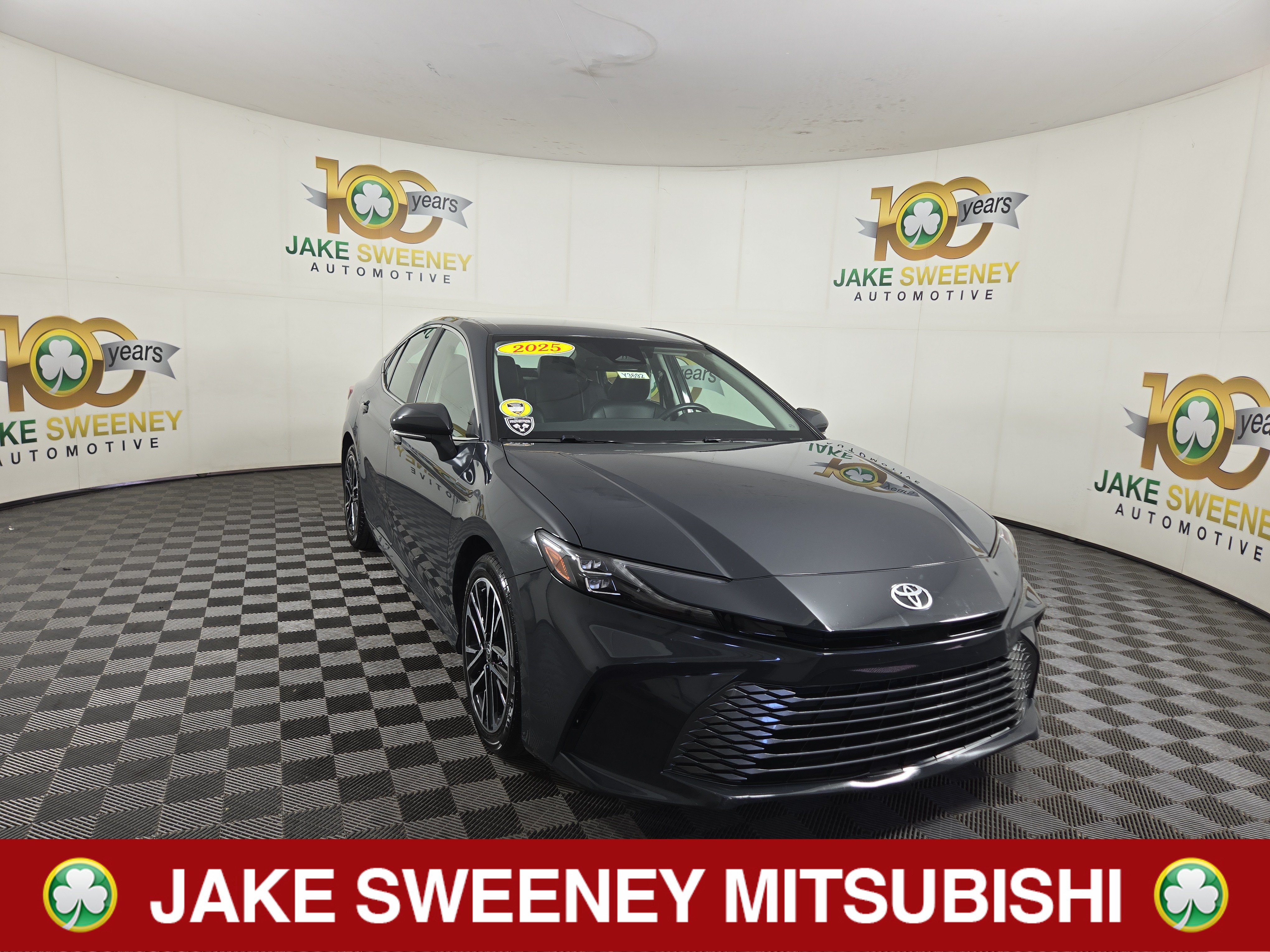 Used 2025 Toyota Camry XLE FWD image 1